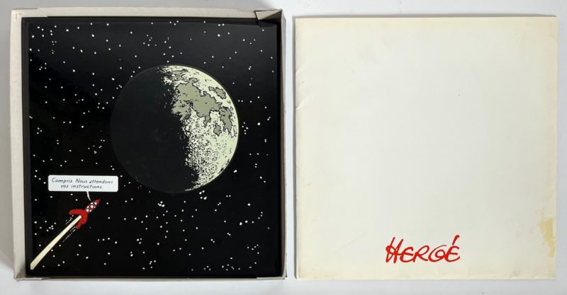 Hergé - Plaque émaillée On a marché sur la lune - Attendons instructions - Avec portfolio - 29X29 - Emaillerie Belge - 1985