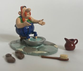 Uderzo et Goscinny - Asterix - Figurine Le bain de pieds d'Abraracourcix - Pixi - 2004