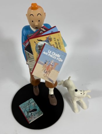 Hergé - Tintin tenant les albums - Version 1 - Moulinsart - 2011