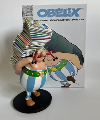 Uderzo et Goscinny - Figurine Obelix pile d'albums- Collectoys - 2017